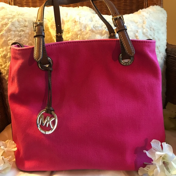 Michael Kors Handbags - 💕SOLD!!!💕AUTHENTIC MICHAEL KORS PINK TOTE💕